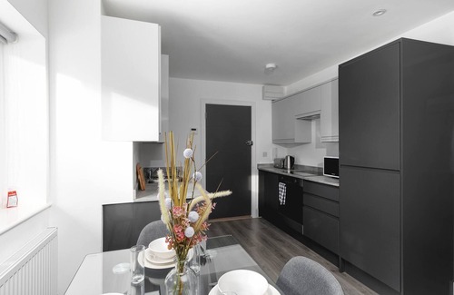 Enfield Apartment | Skyvillion -vineyard Court- Enfield 1-bed Wgarden