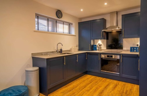 Crawley Apartment | Skyway First Floor Apartment is a 2 bedroom apartment with parking in Three Bridges