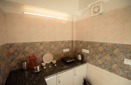 The Mall Road Condo | Slane Castle - 2 BHK w/King Bed, Parking, Bonfire