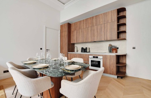 Champs-Elysees Apartment | Sleek apartment - 2BD/4P - Champs Élysées