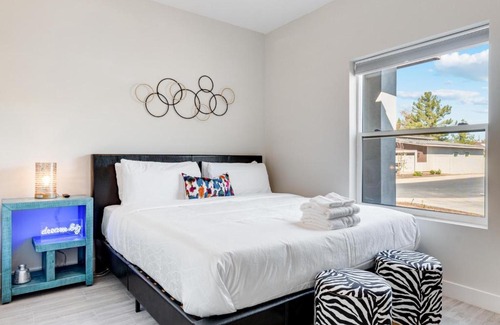 Chandler House | Sleek Escape