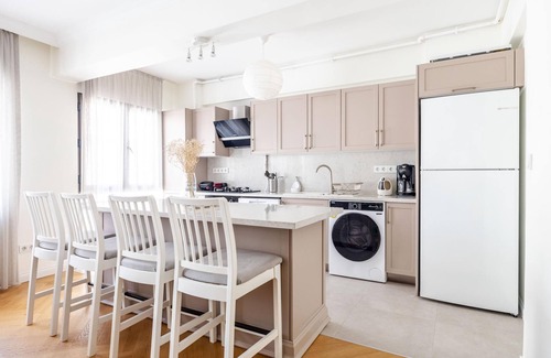 Moda Apartment | Sleek, Luminous, Central Flat 10 min to Moda