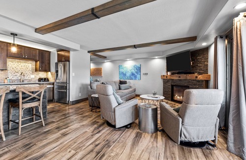 Dillon Condo | Sleek Retreat over Lake Dillon and Ten Mile Range-4 Minutes to Keystone