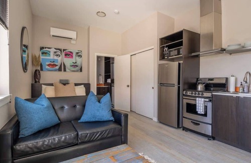 Hosford-Abernethy Apartment | Sleek Studio Food Cart Row & Vintage Shops