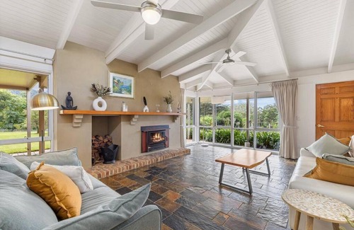 Bonville House | Sleep 9 @ Secluded Farmstay 12min to Coffs Harbour