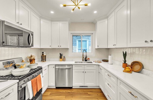 Brookfield House | Sleep10 + Brew Bar + Game RM + Walk2Train to CHI + Pets + 1 MI to Brookfield Zoo