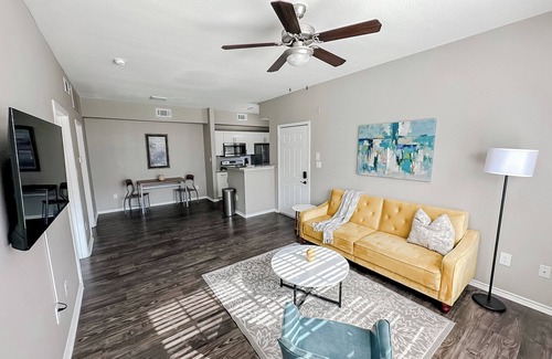 South Side Apartment | Sleepover Splendid 1BD/1BA + Gym Corpus Christi