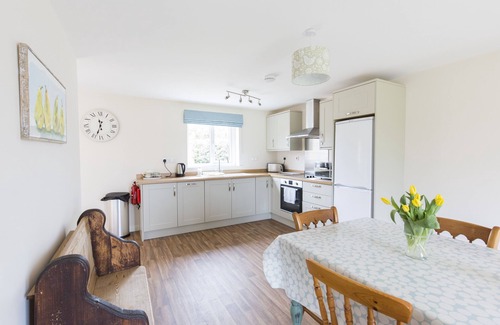 East Dereham House | Sleeps 10! Holiday Homes with Pool, Sauna & Gym, in scenic Norfolk Countryside!