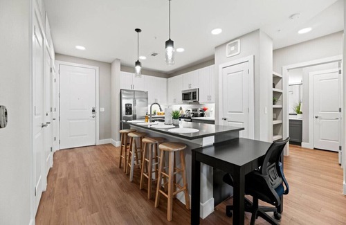 Fort Worth Apartment | Sleeps 10 w/King Bed+Gym+Free Parking+Stockyards