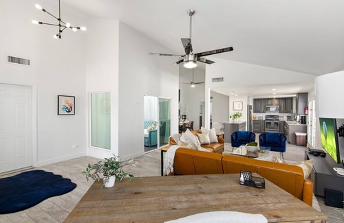Pima Meadows House | Sleeps 11-Heated Pool-5 min to Old Town-Fire Pit-BBQ-King Bed