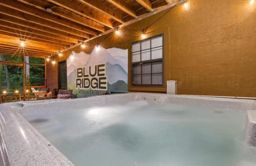 Blue Ridge House | Sleeps 11 - Sauna - Hot Tub - Game Room - Fire Pit
