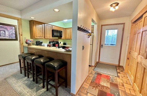 Hill City House | Sleeps 12. 3 Befroom w/loft better than any motel.