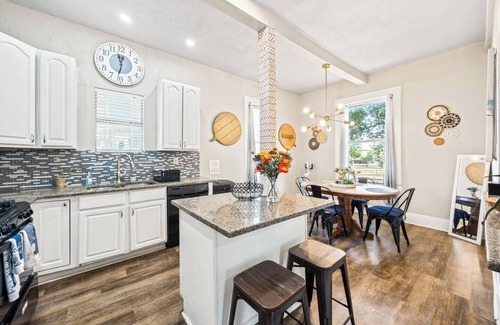 Denver Heights House | Sleeps 12 7 min to riverwalk