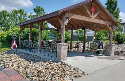 Frontier House | SLEEPS 14;INDOOR POOL,5BED/4BATH,SAND BEACH,PAVILION,CANOE,KAYAKS,PONTOON-RENTAL
