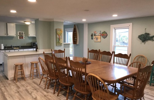 Lake Geneva House | Sleeps 15! DOWNTOWN LAKE GENEVA Fully Licensed for Weekend Rentals!