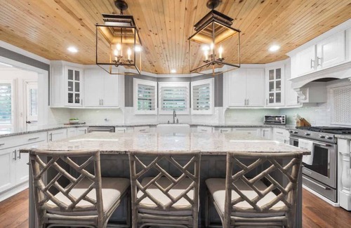 Milledgeville House | Sleeps 16, 4 Master's, Kayaks, Gaming Area + More!