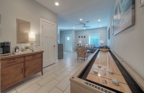 Corpus Christi House | Sleeps 19 | 2 Homes w/Pool, Foosball+Shuffleboard | Mins to the Beach + Shops