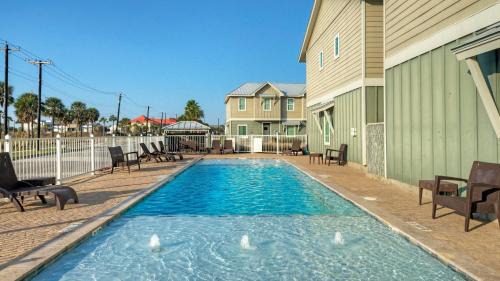 Corpus Christi House | Sleeps 19 2 Homes w Pool FoosballShuffleboard Mins to the Beach Shops