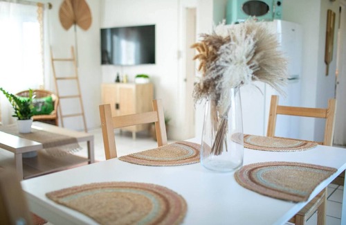 Contant Farms House | Sleeps 20/The Flamingo House/walk to town +beach