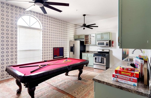 Shea North Estates House | Sleeps 24 | FREE Heated Pool, HotTub & Pickleball!