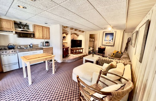 Wardsboro House | Sleeps 30! 2 Cabins, 10 Bedrooms, 3 Kitchens, Hot Tub, Fireplaces, Game Rooms