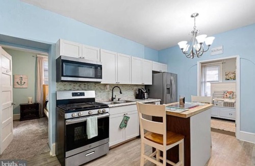 Wilmington Apartment | Sleeps 4, 2BR 1BA, 2 Queen beds, perfect for long stays in a great location