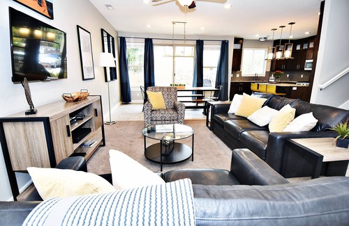 Moab House | Sleeps 48 Townies | Pool/Spa | Garage | Downtown Location | Entrada 424/428/432