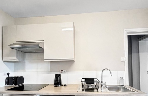Grantham Apartment | Sleeps 5-1Bedroom Apartment with Bath– Walking Distance to Grantham Town Centre!