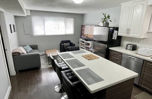 Hastings Apartment | Sleeps 5 Clean & Cozy Hastings Sunrise Suite