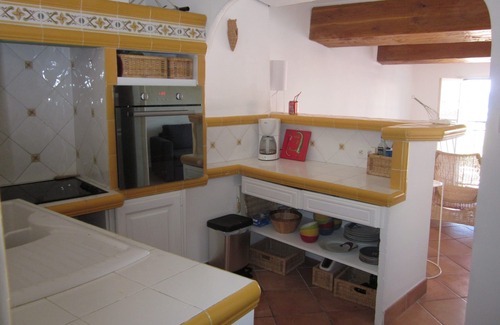 Cassis Apartment | Sleeps 6-10, 80 m2, historic town centre, sea view, 2 mins to harbour and shops