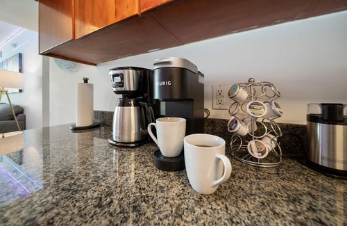 Brickell Condo | Sleeps 6, City view 2BR Condo in Brickell w/Pool