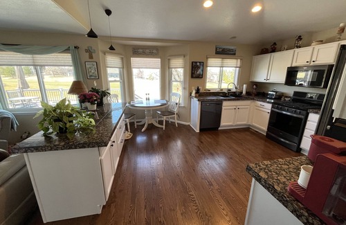 Thornton House | Sleeps 6 with beautiful mountain view, and close to all Colorado has to offer.
