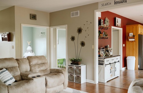 Greenville Cabin | Sleeps 8, country stay, peaceful, pond