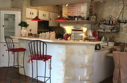 Montigny-sur-Vesle House | Sleeps 8 heated pool 20'from Reims and 45' from airport roissy 1h30 eurodisneyn