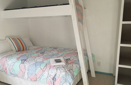 Whitby House | Sleeps up to 16 guests!