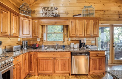 Blue Ridge Cabin | Sleeps14! Hottub! Family Friendly! Gameroom! VIEWS! Aska Trails