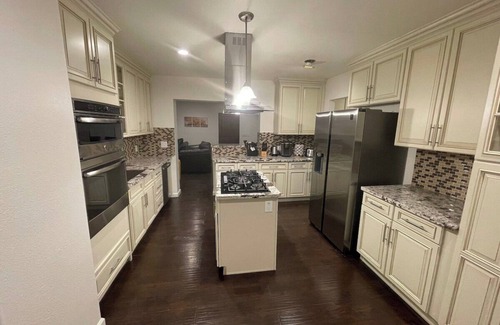 Old Southwest House | Sleeps28Triplex/7Bedroom7.5 Bath