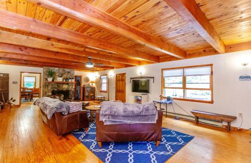 Luray House | Sleepy Hollow 5BR Cabin - National Park 7 Min, Hot Tub, Fire Pit, Sleeps 12