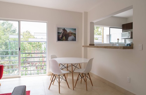 San Miguel Chapultepec Apartment | Slick apartment in gallery art district