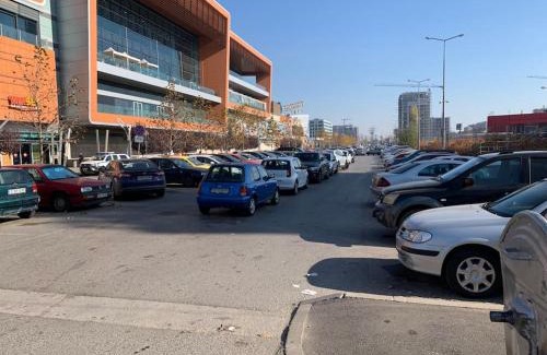 rayon Triaditsa Apartment | Sliver city next to paradise mall and metro