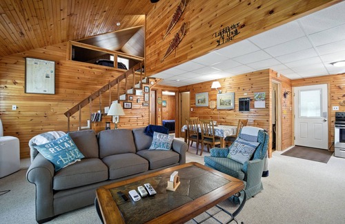 Wolverine House | Sliver of Paradise - Autumn Colors & Lakefront Comfort Await