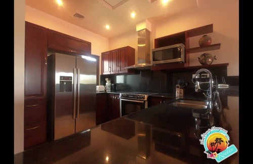 Pristine Bay House | "SLOW M’OCEAN VIEWS" Golf Course & Resort