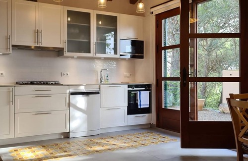 Valls Apartment | Small and comfortable independent house. Spacious private garden.3 km Valls