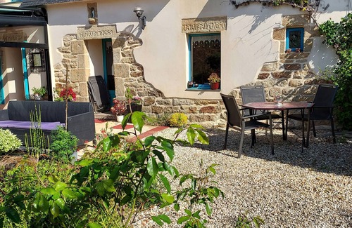 Beuzec-Cap-Sizun House | Small Breton farmhouse in a very quiet location