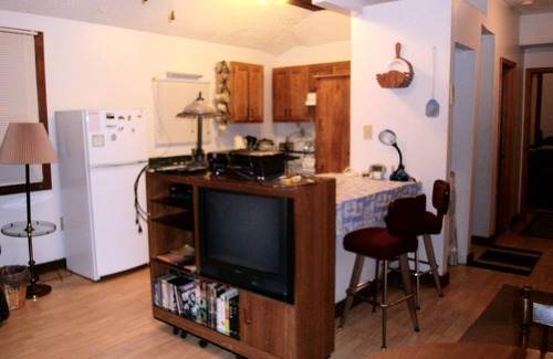 East Bernstadt Cabin | Small cabin in the woods Peaceful retreat