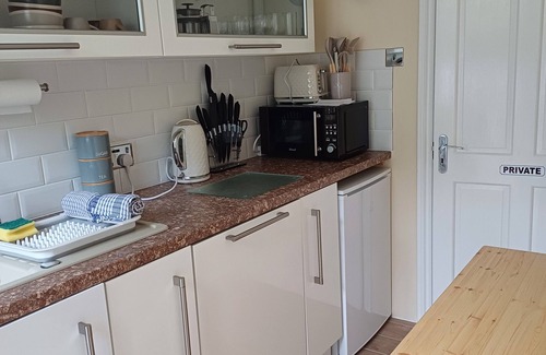 St. Blazey Apartment | Small Catering Flat in nat. reserve. Pet friendly. Free return Eden taxi B4 9pm.