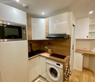 Hopital Saint-Louis Bed & Breakfast | Small comfy studio in Paris