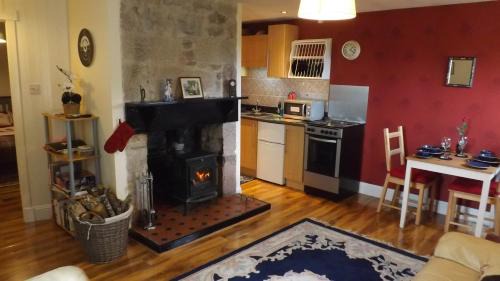 Cromarty Firth Apartment | Small cosy bothy
