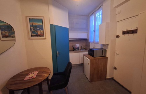 Quartier Chorier-Berriat Apartment | Small, cosy studio near all amenities in central Grenoble