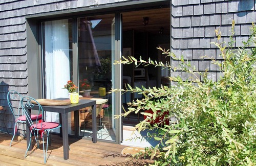Bono Apartment | Small duplex with garden, near the charming port of Le Bono, pets welcome